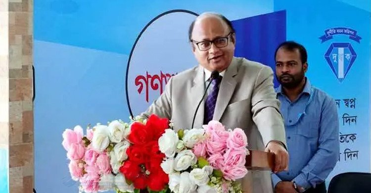 দেশে যারা আছেন তারা যেন কেউ পালাতে না পারেন: দুদক চেয়ারম্যান